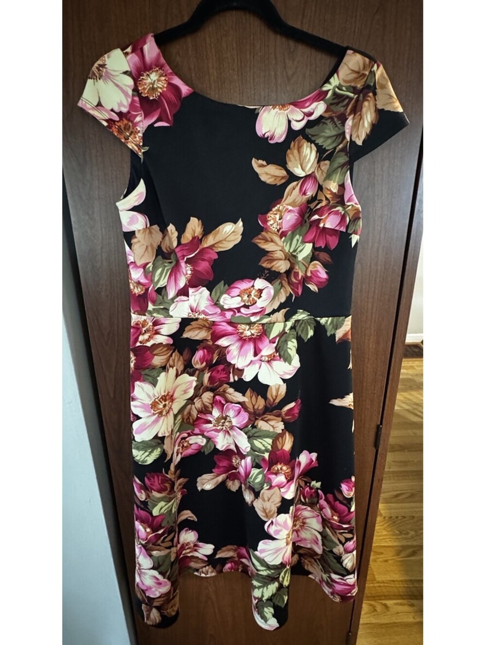 New York Clothing Company Floral Sheath Dress Size 10 Black Pink Cap Sleeve Line